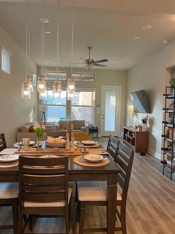 Building Photo - 908 Lamp Post Ln