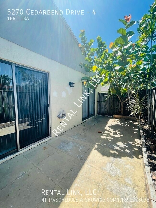 Building Photo - 5270 Cedarbend Dr