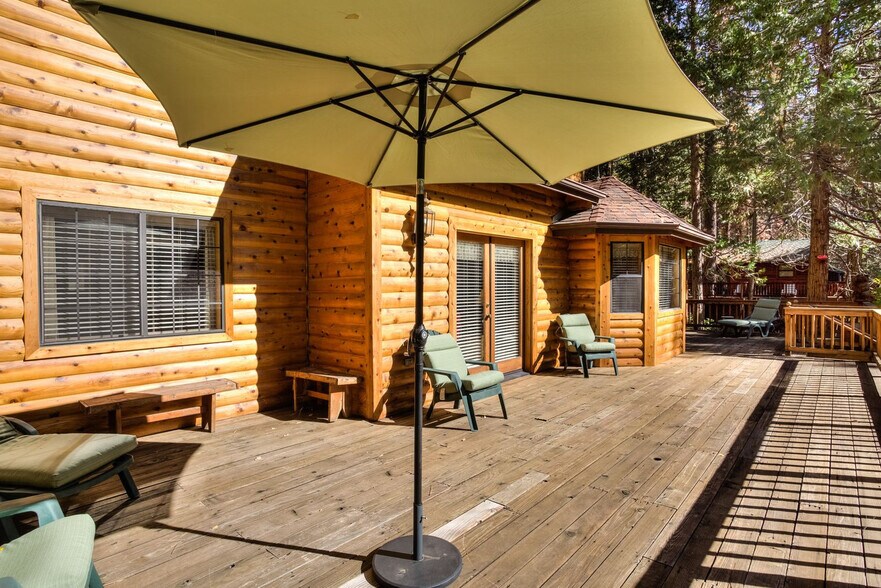 Building Photo - 8041 Woodpecker Way