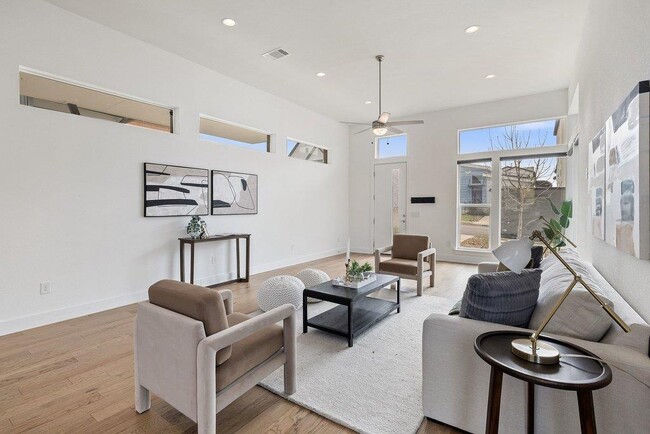 Building Photo - 6124 Florencia Ln