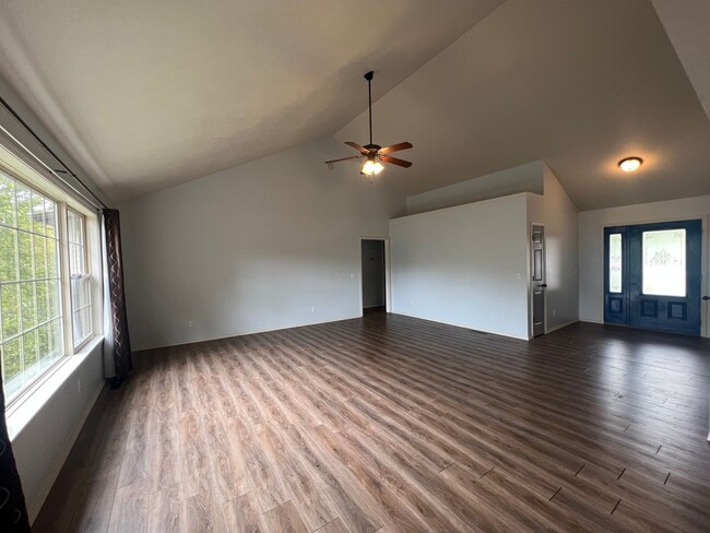 Building Photo - 5Br Basement Home