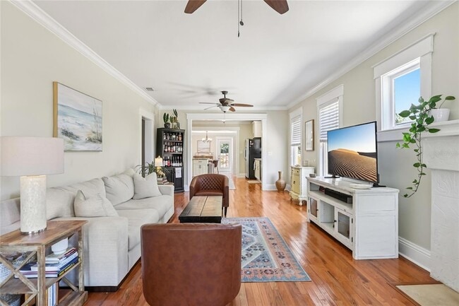 Building Photo - 712 E Caracas St