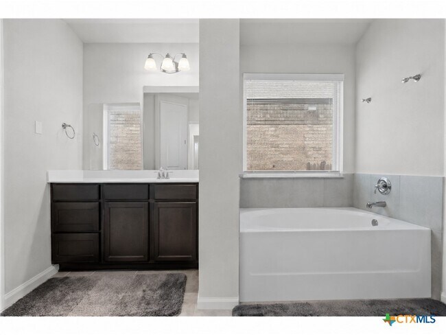 Building Photo - 1036 Almeria Bend