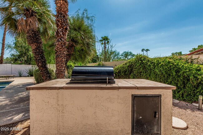 Building Photo - 9665 E Cochise Dr