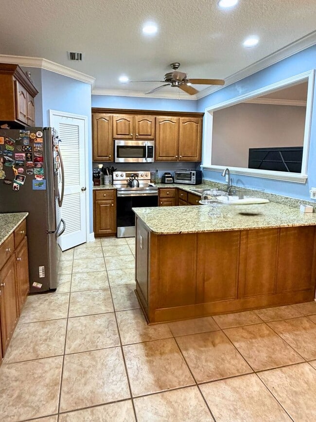 Building Photo - 3/2 with grass cutting included & access to community amenities.