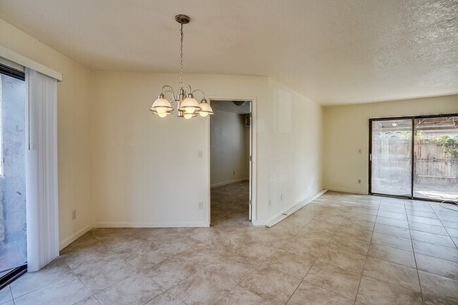 Building Photo - 422 E Navajo Rd
