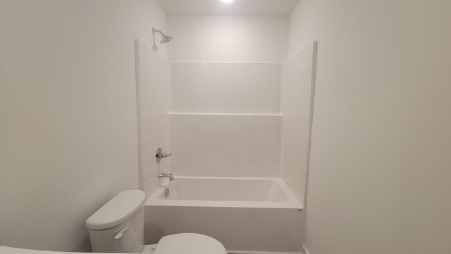 Building Photo - One fee month with 18-month lease!!! "Charming 3-Bed Oasis with Granite Elegance on Discovery Poi...