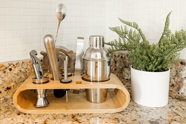 Building Photo - 1354 Broadway