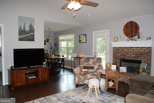 Building Photo - 211 Lucas Way