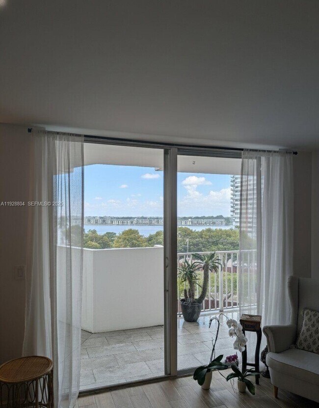 Building Photo - 1200 NE Miami Gardens Dr