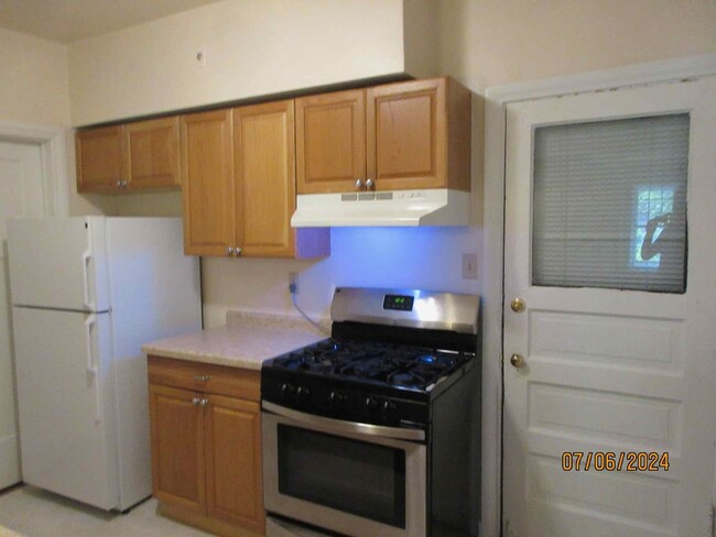 Building Photo - Available August 2025 Large Remodeled 1 Be...