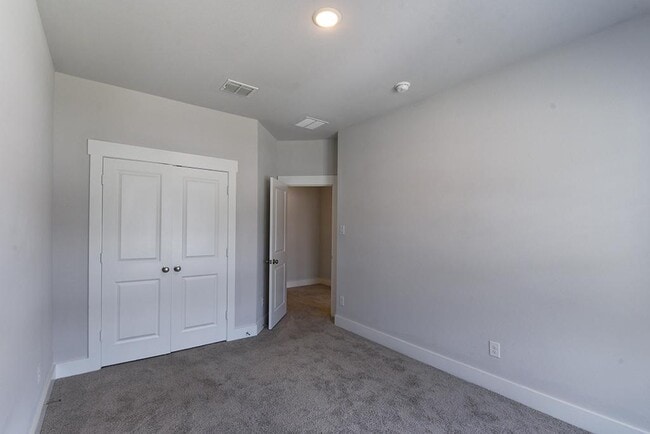 Building Photo - 817 Crystal Oak Ln
