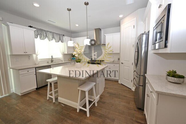 Building Photo - 1439 E Via Albero Dr