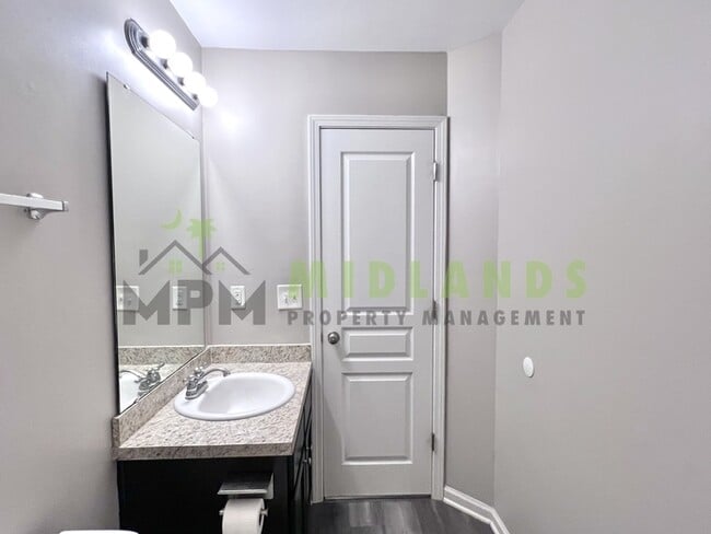 Building Photo - 464 Edenhall Dr