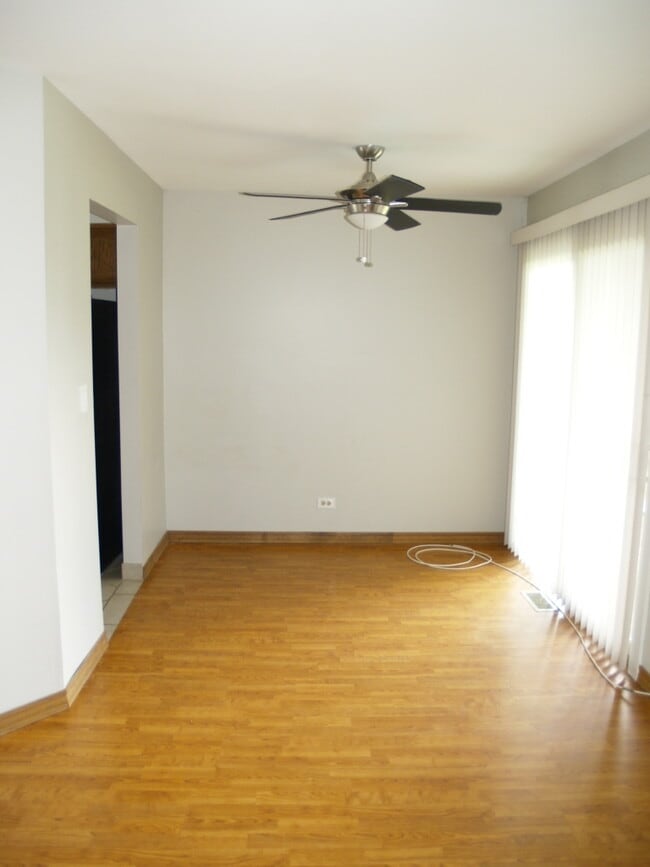 Building Photo - 290 Green Knoll Ln