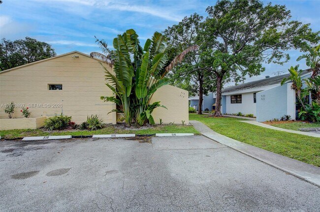 Building Photo - 516 SW 14th Ct