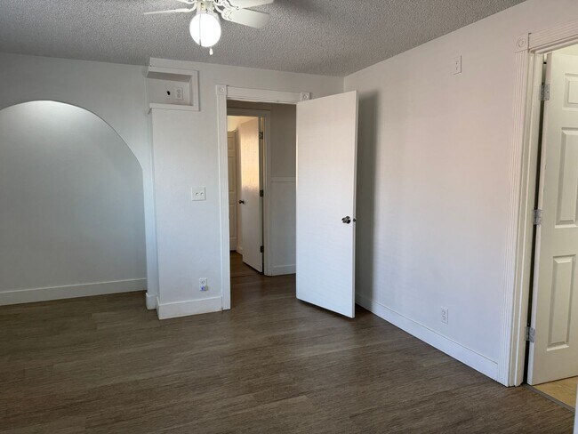 Building Photo - 4672 Royal Ave