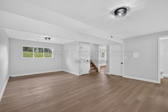 Building Photo - 13 S Perry Cir