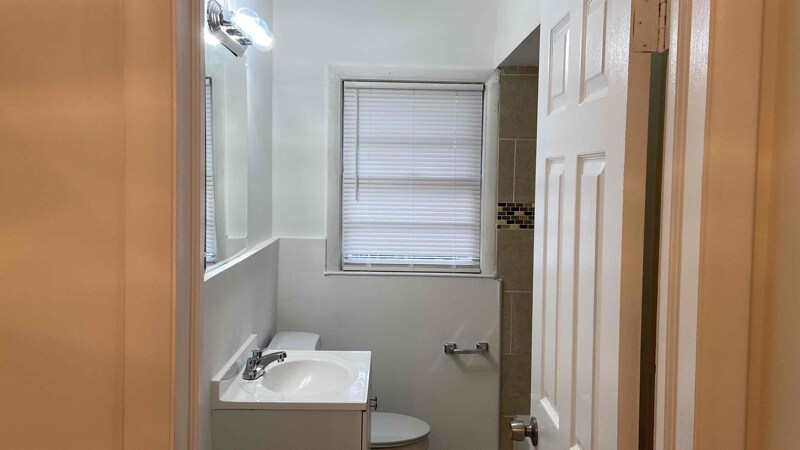 Building Photo - 2558 Rice St