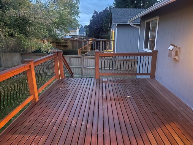 Building Photo - Spacious 4 Bedroom Home for Rent in Lake S...