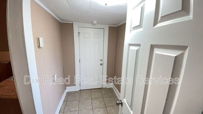 Building Photo - 2107 Queen Ave