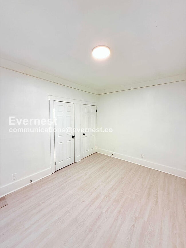 Building Photo - 8939 Dexter Ave