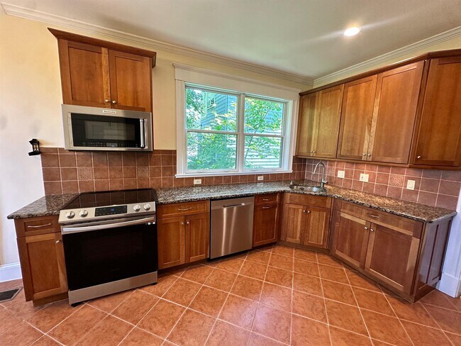 Primary Photo - 273 Mason Terrace