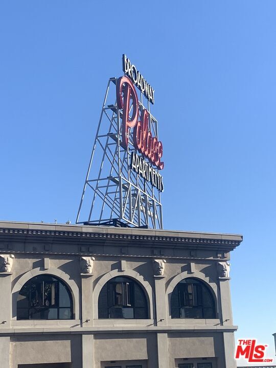 Building Photo - 939 S Broadway