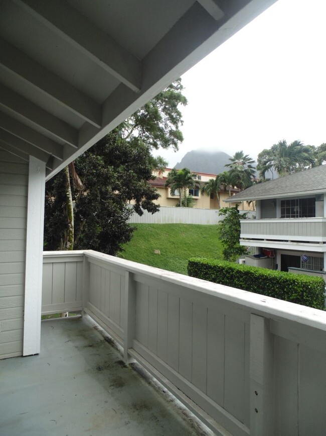 Building Photo - 2 bedroom 2 bath in Kaneohe!