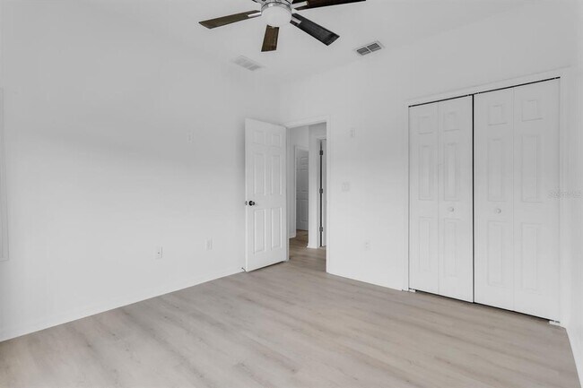Building Photo - 4210 Windsor Lake Cir