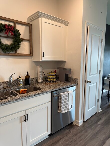 Kitchen - 6206 Daerr Ridge St