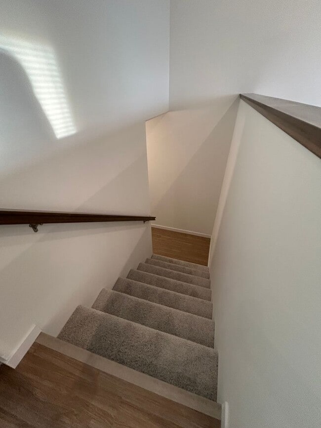 Building Photo - 3 Bed 3 Bath TownHome