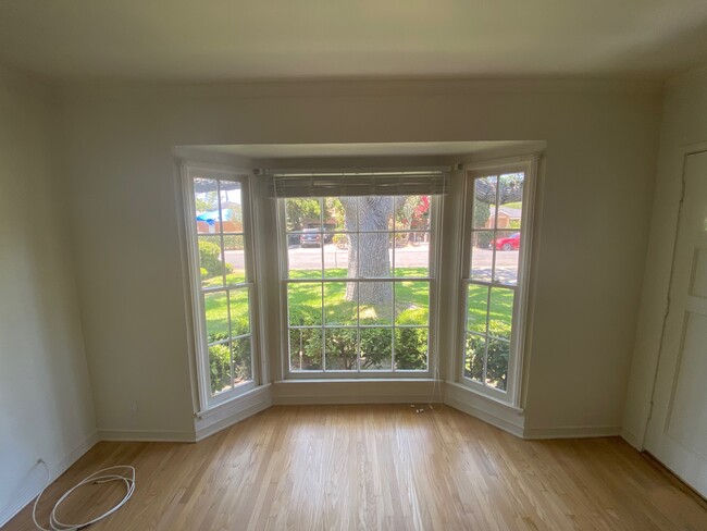 Bay Window in Liv Rm - 5116 Biloxi Ave