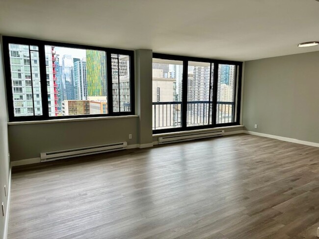 Building Photo - Spacious Remodeled 2 Bedroom Belltown Apar...