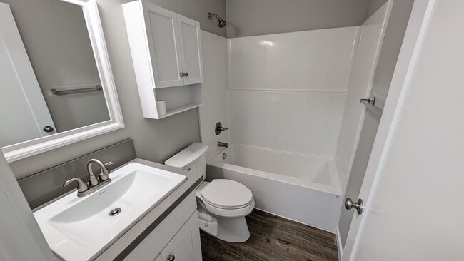 Building Photo - 2 bedroom 1 bath single level home