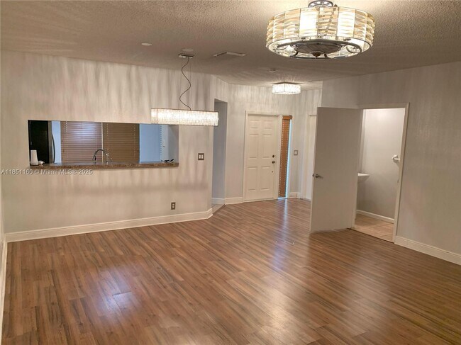 Building Photo - 10911 Jewel Box Ln