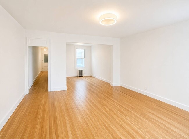 Building Photo - 72-45 60th Ln