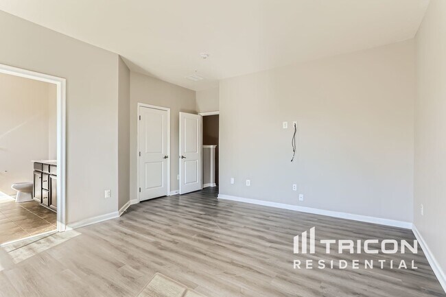 Building Photo - 586 Fox River Hills Way
