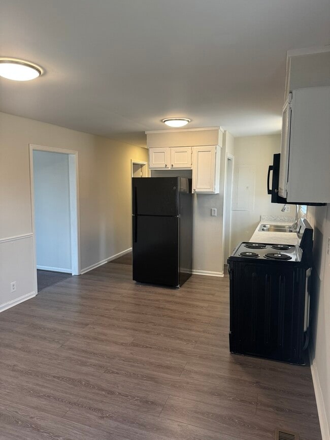 Building Photo - 2909 Clifton Ave