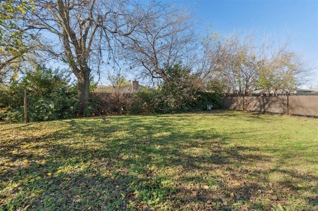 Building Photo - 4009 Vickie Dr