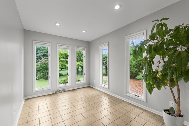 Dining room/sun room - 1618 Oak Hills St