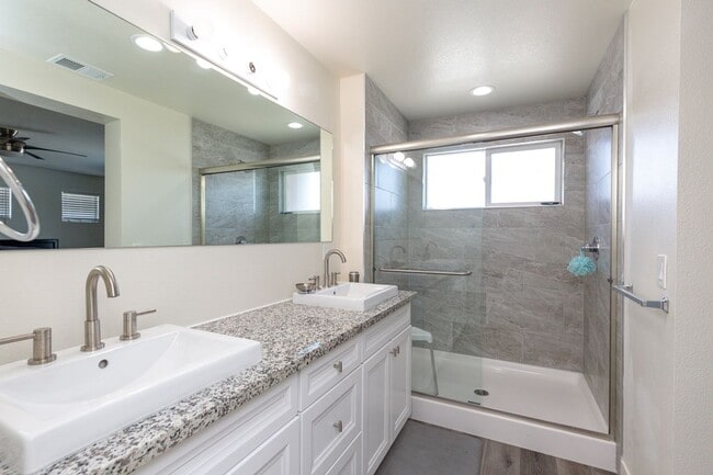 Building Photo - 4 Bed, 2.5 Bath - Lemon Grove Single Famil...