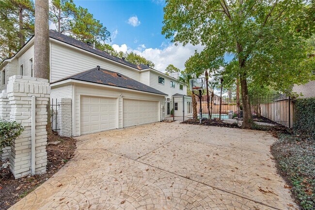 Building Photo - 3123 Baywood Park Dr