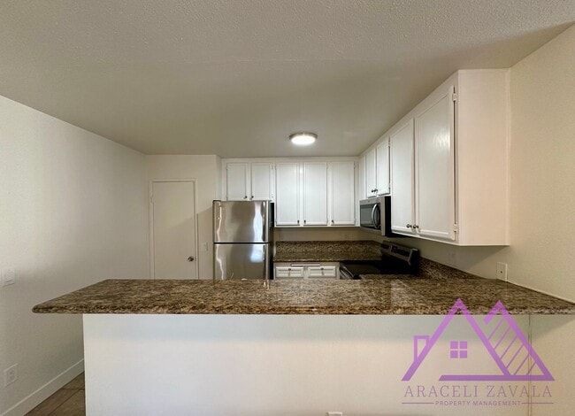 Building Photo - For rent I! Beautiful  2 Bed, 2 Bath Condo-Complex at La Costa