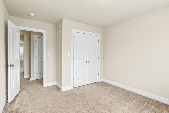 Building Photo - Three bedroom, 2.5 townhome in Mechanicsburg near Trindle Rd.