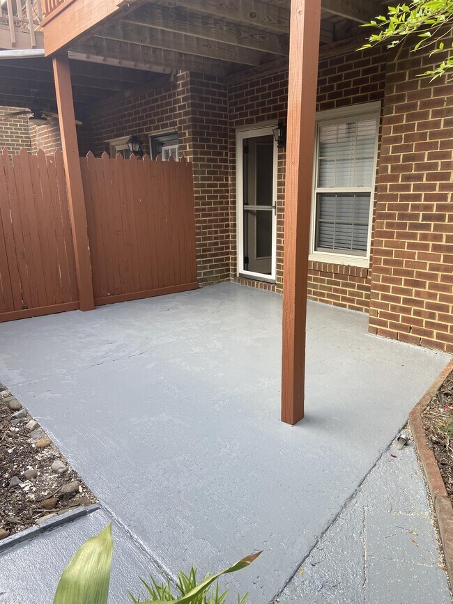Building Photo - 1020 Colonial Meadows Way