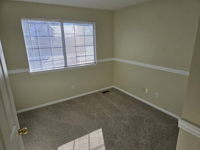 Building Photo - 10507 W Maplewood Dr
