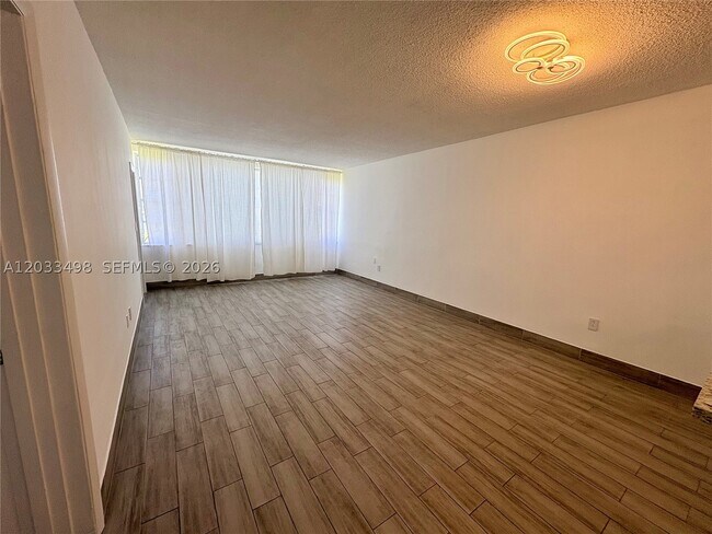 Building Photo - 1591 NE Miami Gardens Dr