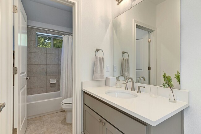 Building Photo - 2400 Winsted Ln