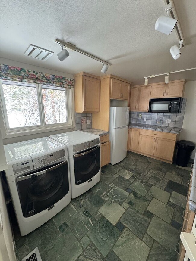 Building Photo - HUGE Custom-Designed Dream Home bordering Indian Meadows Preserve!